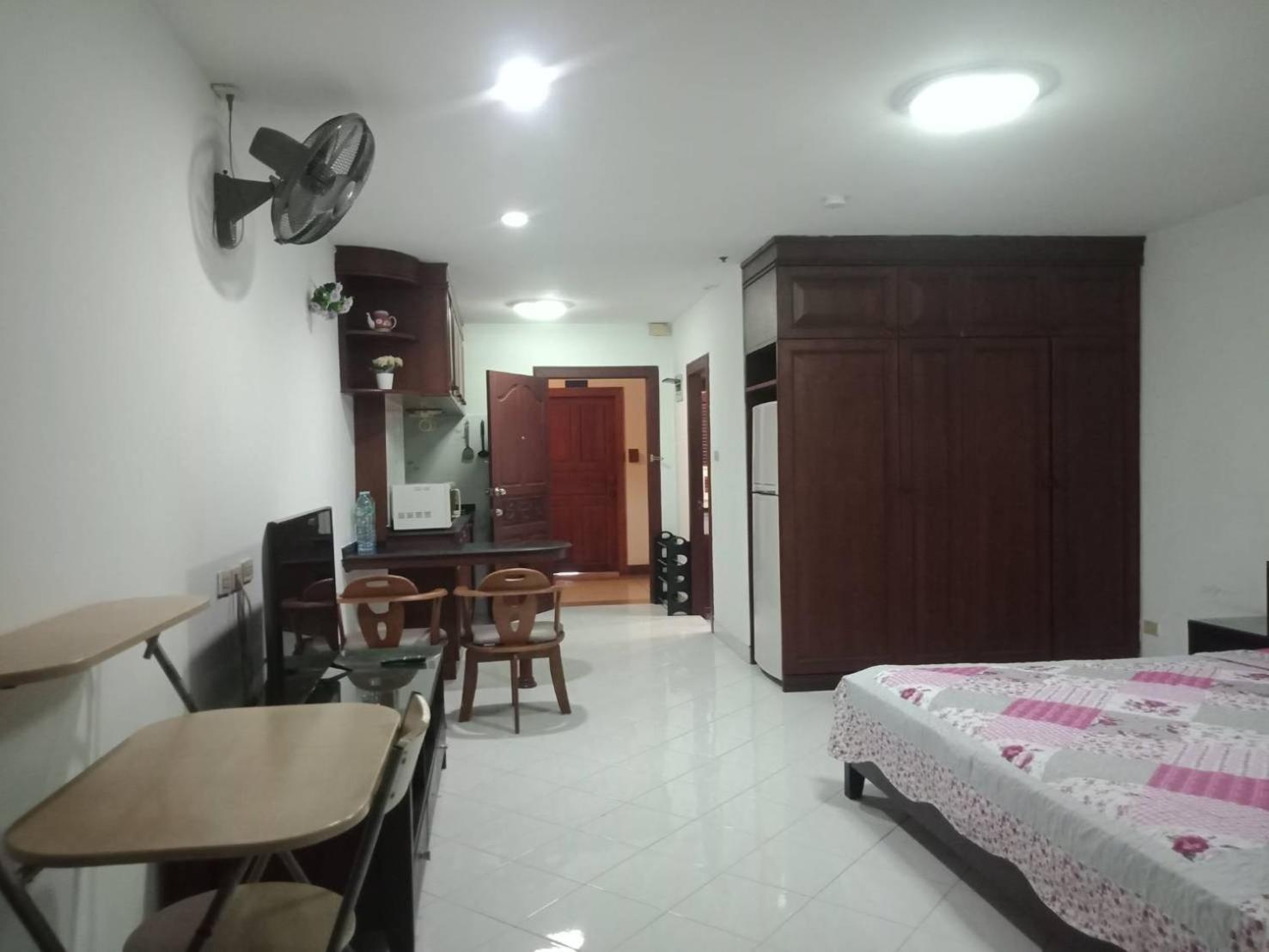 View Talay 2 Suite Apartments Pantai Jomtien Luaran gambar