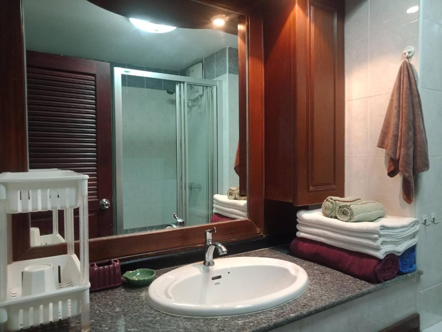 View Talay 2 Suite Apartments Pantai Jomtien Luaran gambar