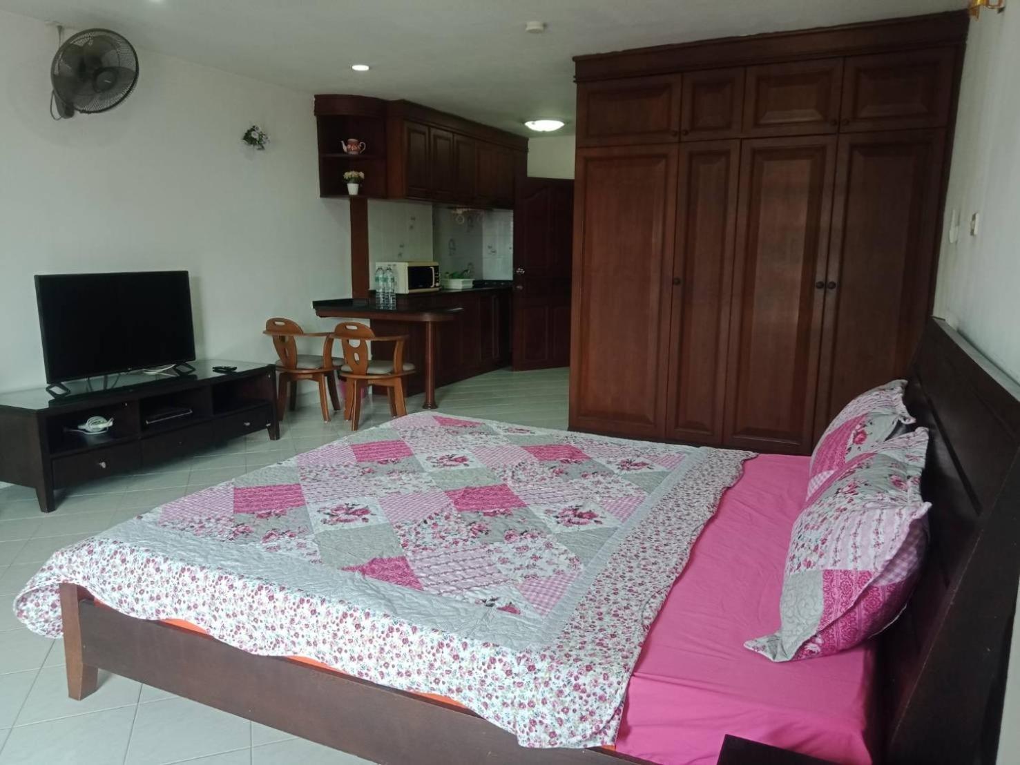View Talay 2 Suite Apartments Pantai Jomtien Luaran gambar