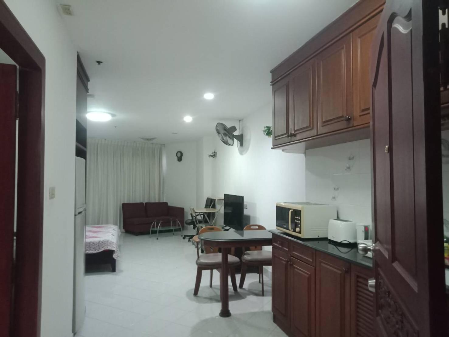 View Talay 2 Suite Apartments Pantai Jomtien Luaran gambar