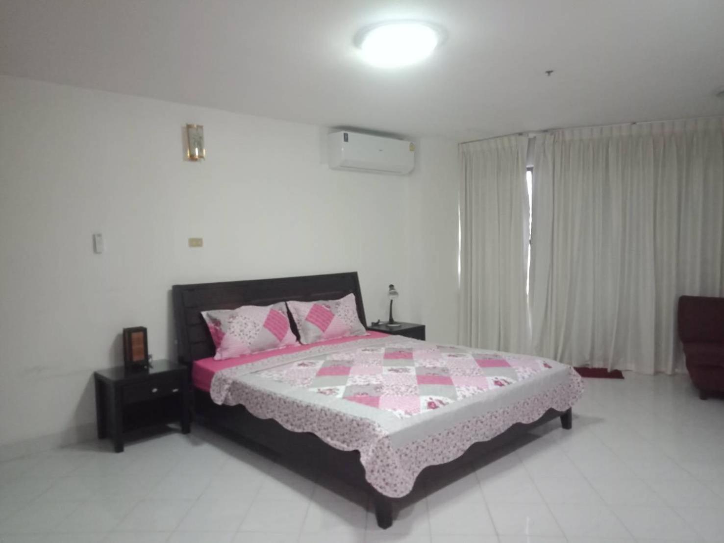 View Talay 2 Suite Apartments Pantai Jomtien Luaran gambar