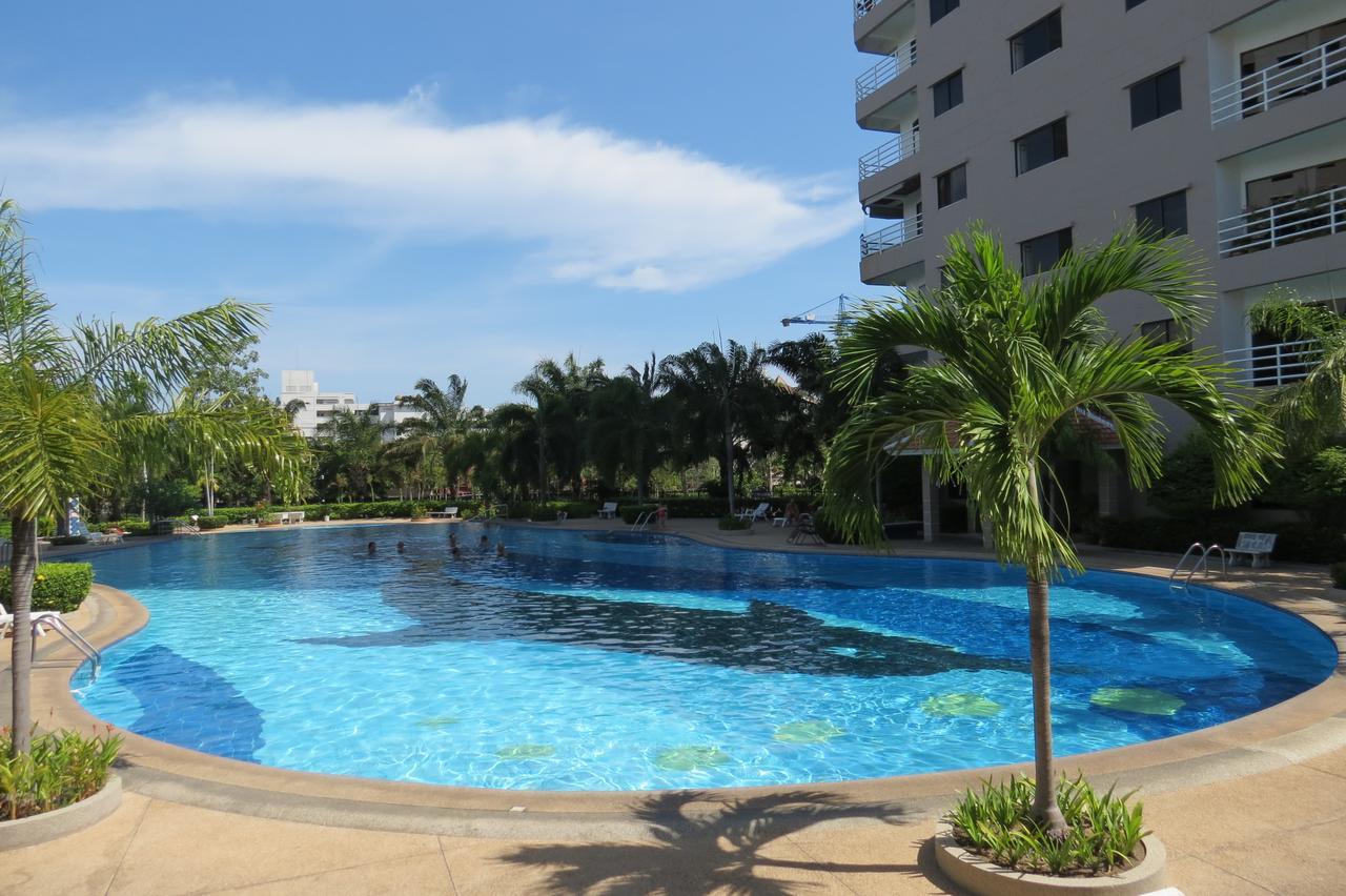 View Talay 2 Suite Apartments Pantai Jomtien Luaran gambar